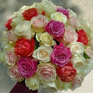 bouquet Dama, elegante y tierna mezcla de rosas blancas y rosada en distintos tonos