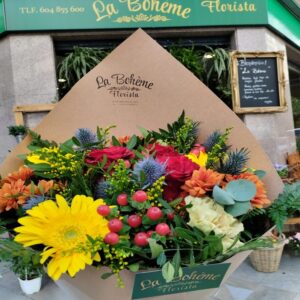 bouquet Tokyo, compuesto de flores con colores y calidez otoñal