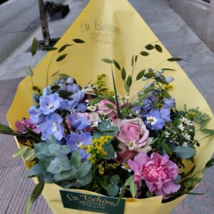 Bouquet Winter, una combinación única y refrescante en tonos azules, rosas y amarillos